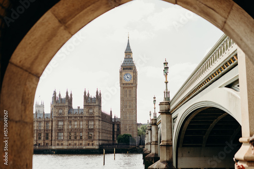 Photography big ben clock tower on a cloudy day