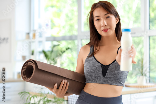 Sporty young Asian woman wi...