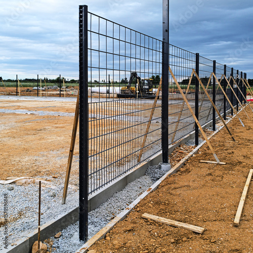 Modèle de pose de grillage rigide