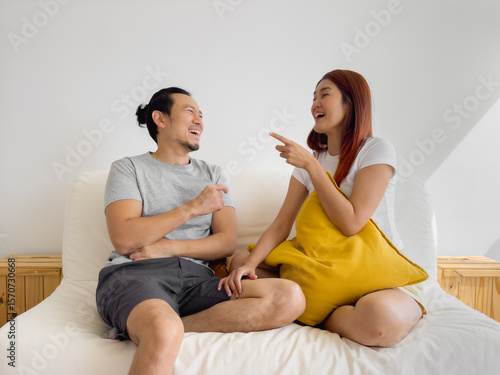 фотографія Happy couple lover enjoy chitchat talking together on the sofa in living room