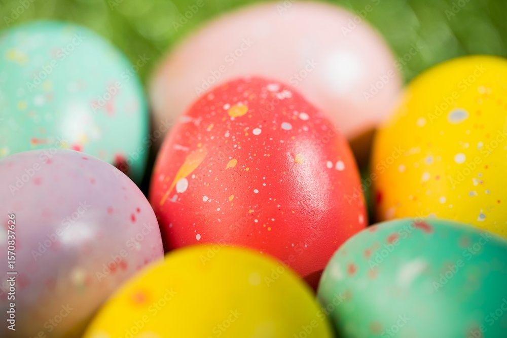 Naklejka premium Close-up of various Easter eggs in garden