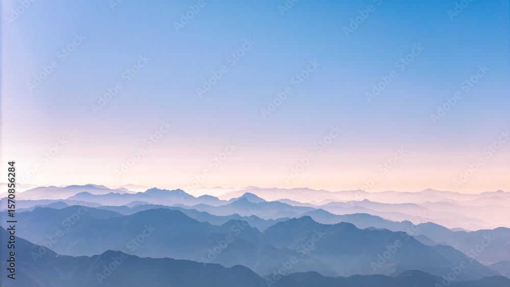 Obraz premium Mussoorie is a hill station and a municipal board, in Dehradun city in the Dehradun district of the Indian state of Uttarakhand. 