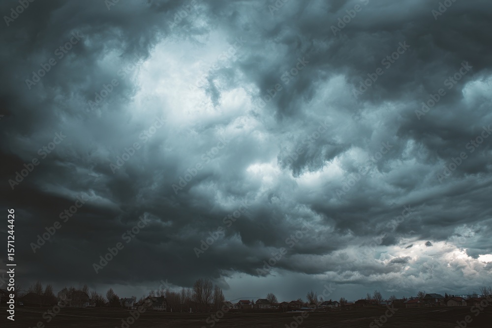 Obraz premium Gloomy clouds before the storm