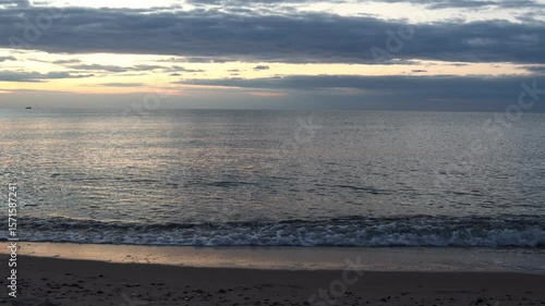 Zachód słońca nad morzem 4k