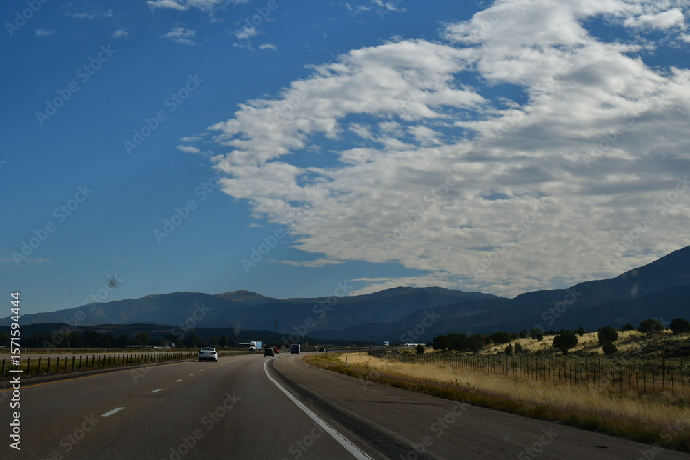 Naklejka premium road in the mountains