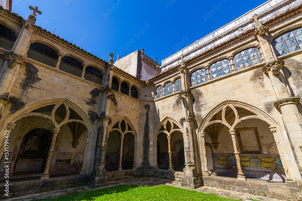 Fototapeta premium The final image) presents a wide-angle view of a historic monastery courtyard, showcasing its multi-tiered arched architecture with a mix of stone and tiled details