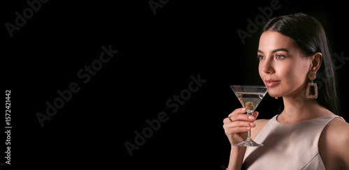 Beautiful young woman drink...