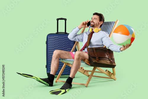 Young businessman with beac...