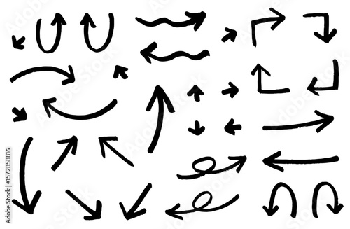 手描きの矢印のイラスト。方向を示すポインターに使える黒色のベクターセット。