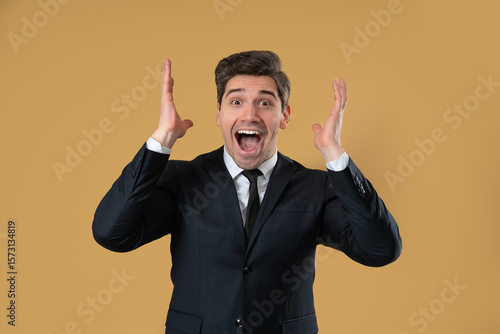 Φωτογραφία Surprised businessman making mind blown gesture on warm beige background