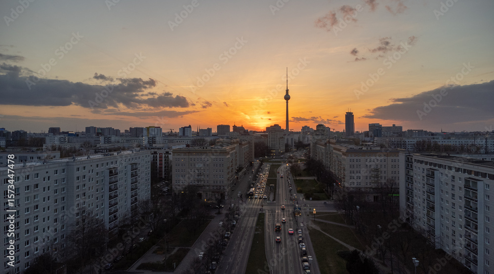 Naklejka premium Sonnenuntergang am Alexanderplatz in Berlin