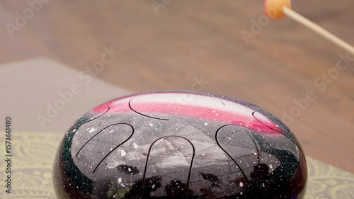 Hang drum, percusion, instrumento musical para meditacion