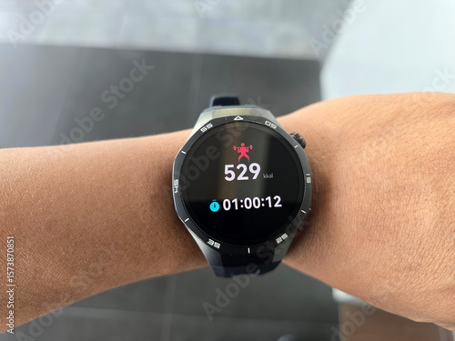 The smartwatch displays a workout report containing heart rate zone, duration, and calorie burn.