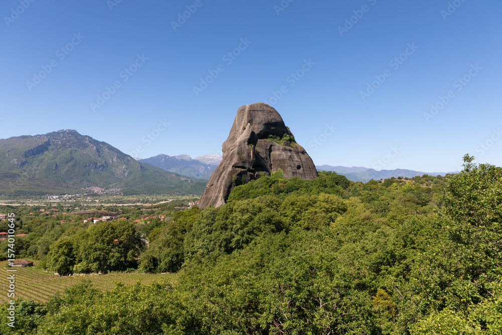 Naklejka premium Meteora mountains in flawless weather