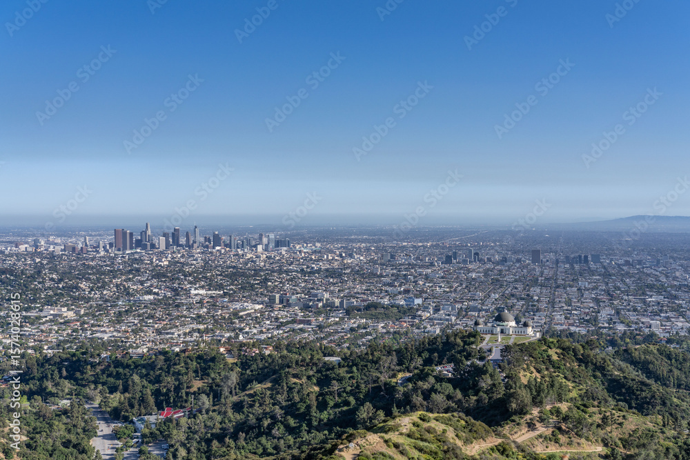 Fototapeta premium Mount Hollywood Trail, Griffith Park, Los Angeles, California. Santa Monica Mountains. Griffith Observatory