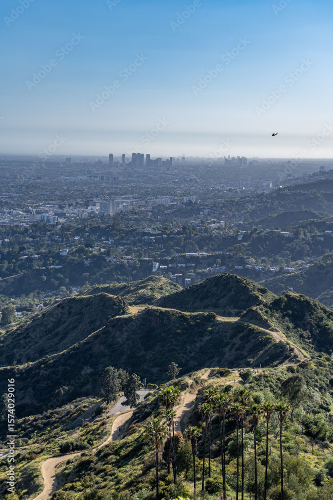 Obraz premium Mount Hollywood Trail, Griffith Park, Los Angeles. The Santa Monica Mountains are a coastal mountain range in Southern California, next to the Pacific Ocean. It is part of the Transverse Ranges.