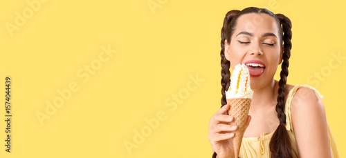 Beautiful happy woman eatin...