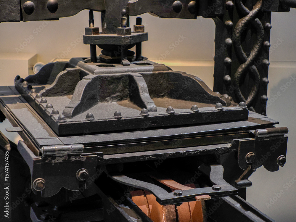 Foto old printing press machine replica