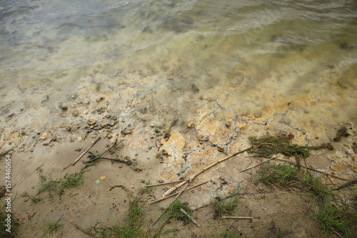 Through the clean and transparent water, you can clearly see the clay-sand bottom of the lake.