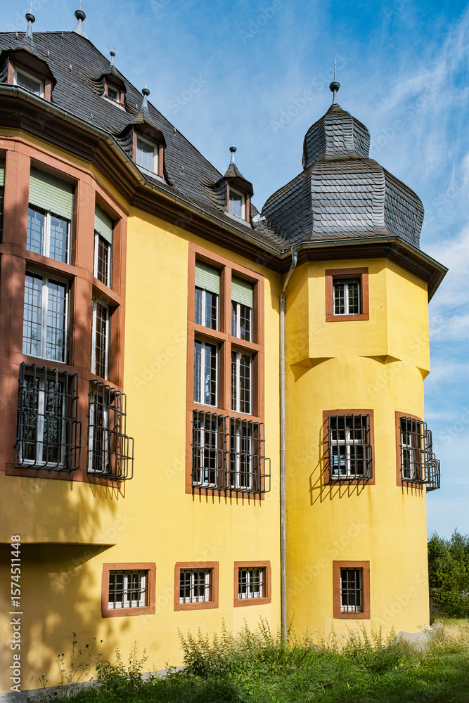 Fototapeta premium The imposing Vollrads Castle near Oestrich-Winkel in the Rheingau