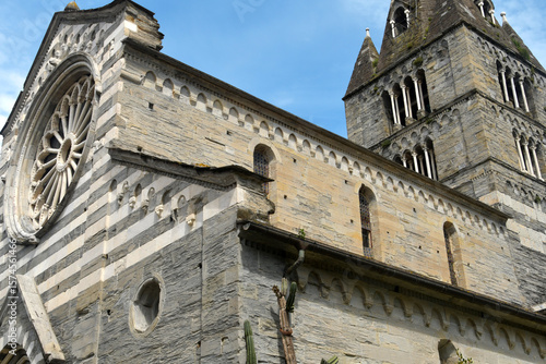 The beautiful medieval basilica of San Salvatore dei Fieschi from 1244 is a place of Catholic worship located in the picturesque village of San Salvatore in Piazza Innocenzo IV. 