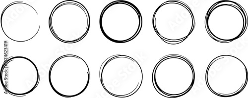 фотографія Hand drawn circular frames with varied line thickness and stroke circle brush