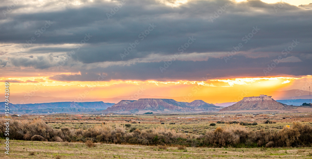 Obraz premium cloudy sky desert