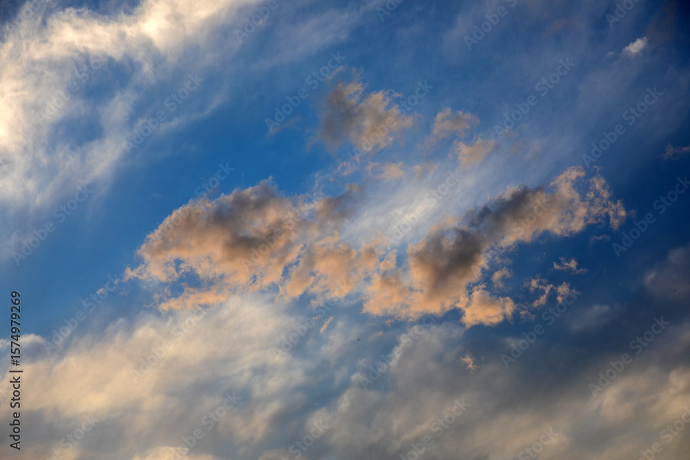 Obraz premium Beautiful skyscape with picturesque clouds
