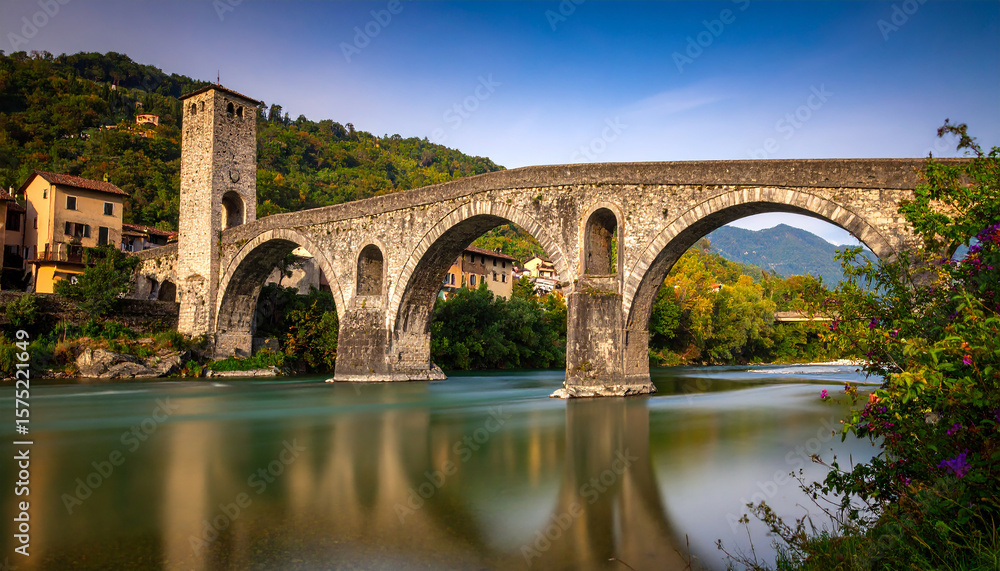 Fototapeta premium Stary Most bridge in Mostar Old town, Bosnia and Herzegovina 