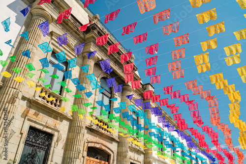 Wallpaper Mural Decoracion con papel picado de colores en el Andador turistico de Oaxaca Torontodigital.ca