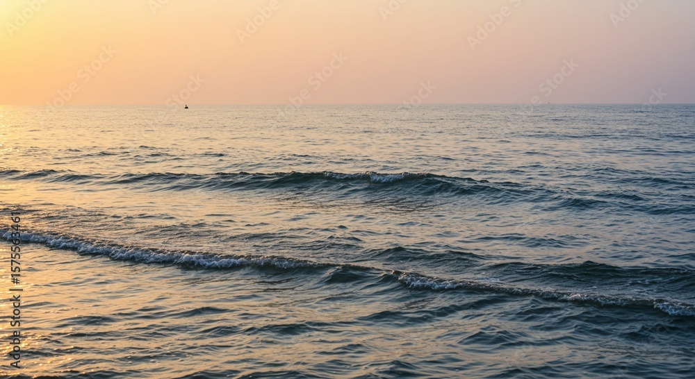Obraz premium Sunrise over calm ocean waves