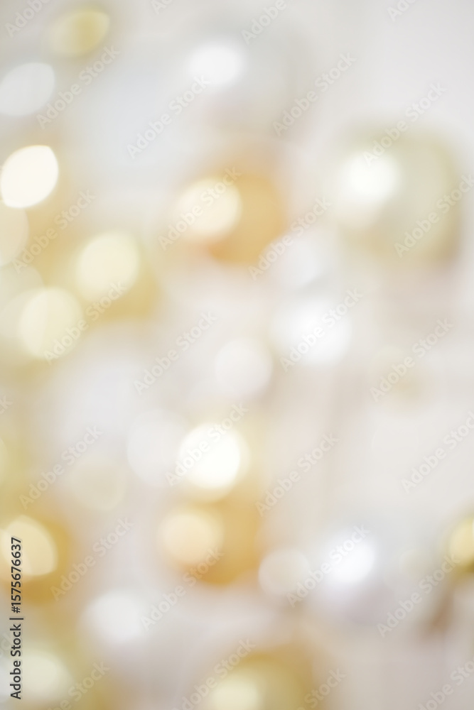 Obraz premium Soft focus abstract background with golden and silver lights