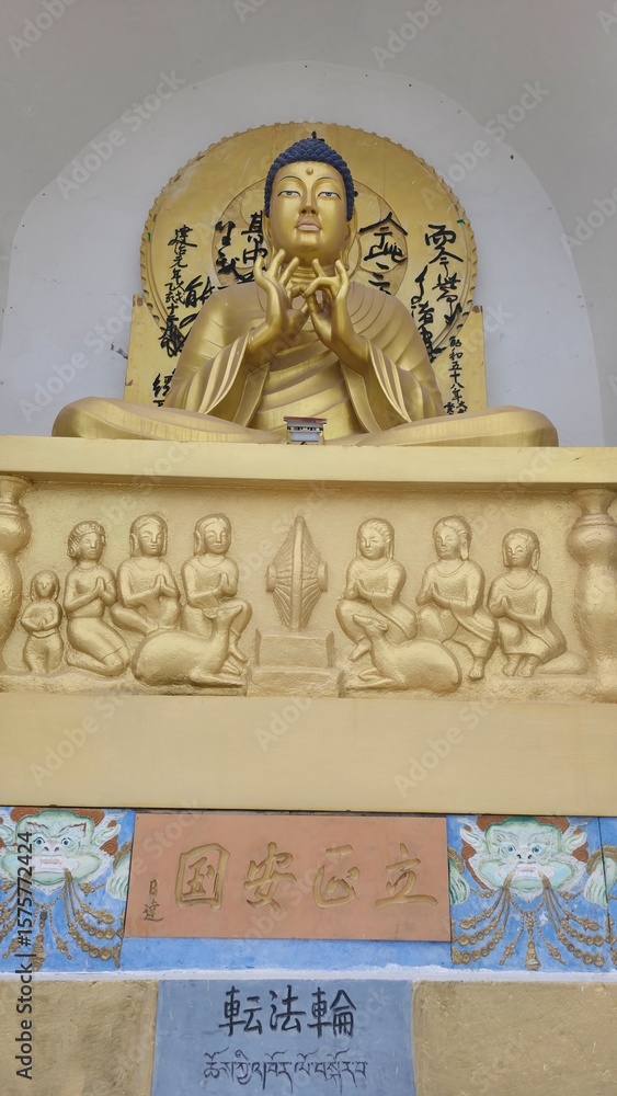 Fototapeta premium Divine Guardian at the Stupa