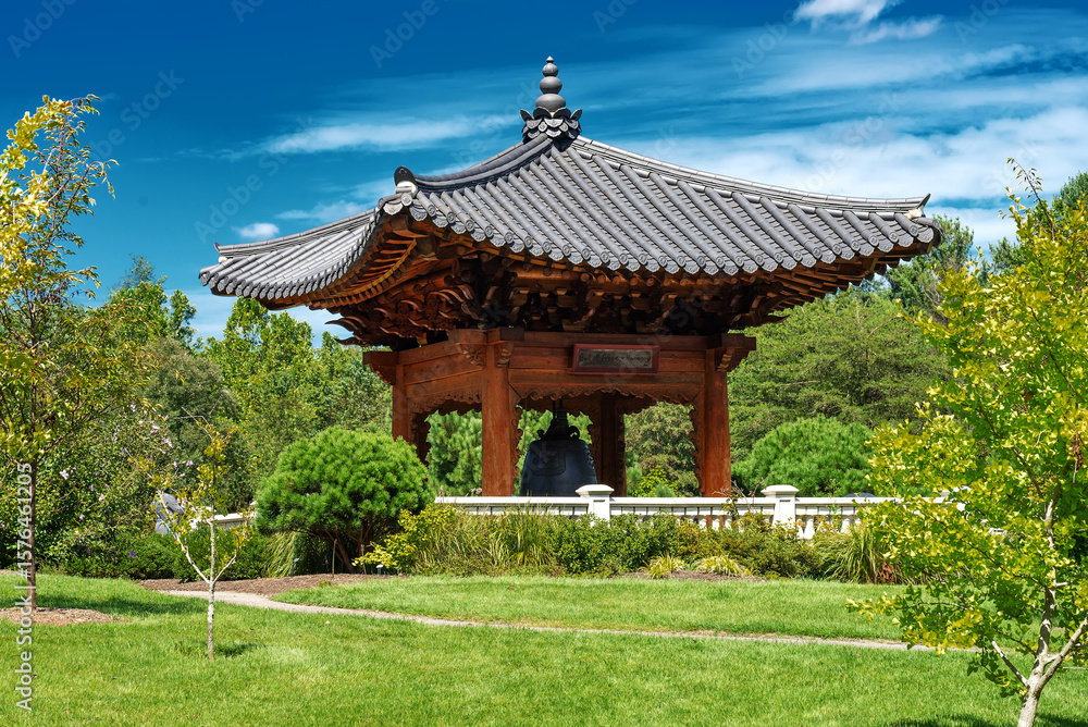 Obraz premium Cultural Heritage Landmark with Korean Temple Design