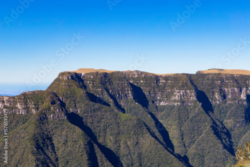 Serra do Rio do Rastro.
Mirante da Serra. Bom Jardim da Serra.
Serra Catarinense. Serra Brasileira. Serra Gaúcha. 