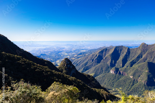 Serra do Rio do Rastro.
Mirante da Serra. Bom Jardim da Serra.
Serra Catarinense. Serra Brasileira. Serra Gaúcha. 