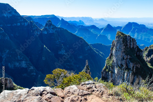 Serra do Rio do Rastro.
Mirante da Serra. Bom Jardim da Serra.
Serra Catarinense. Serra Brasileira. Serra Gaúcha. 