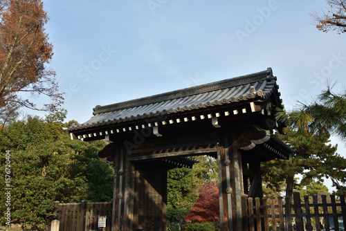 Wallpaper Mural 秋の京都御苑　蛤御門(京都市上京区) Torontodigital.ca