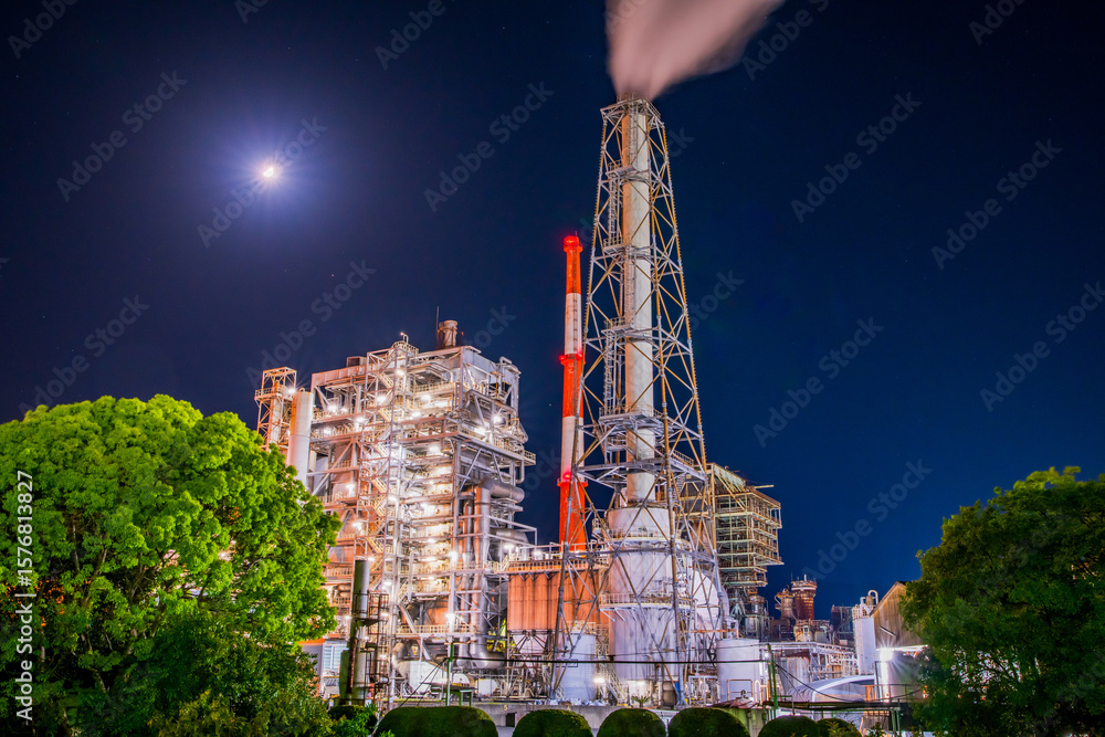 Fototapeta premium 広島県 大竹市 大竹下水処理場前 工場夜景