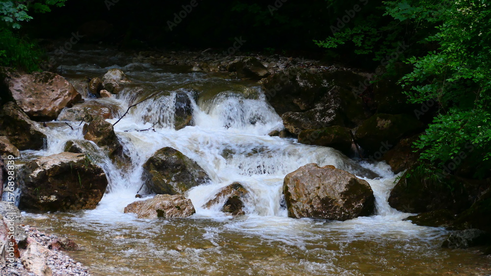 Fototapeta premium wildes Wasser in der Klamm, Wörschachklamm