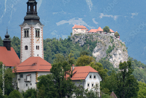 Der Bleder See im Nordwesten Sloweniens mit der bekannten Inselkirche Mariä Himmelfahrt, Bled, Region Oberkrain (Gorenjska), Slowenien