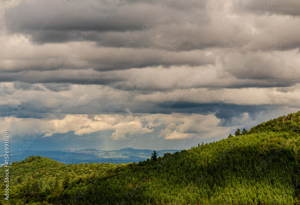 Fototapeta premium Photométéore sur la Forêt-Noire, vu depuis les Vosges alsaciennes, Alsace, CEA, Grand Est, France