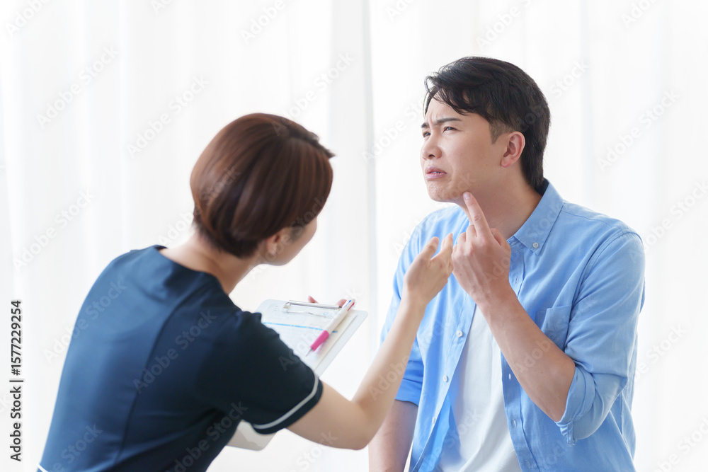 Obraz premium カウンセリングを受ける男性