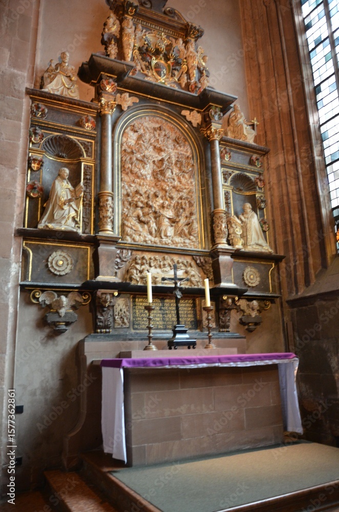 Obraz premium Mainz, Germany 12.14.2019: Mainz Cathedral Interior