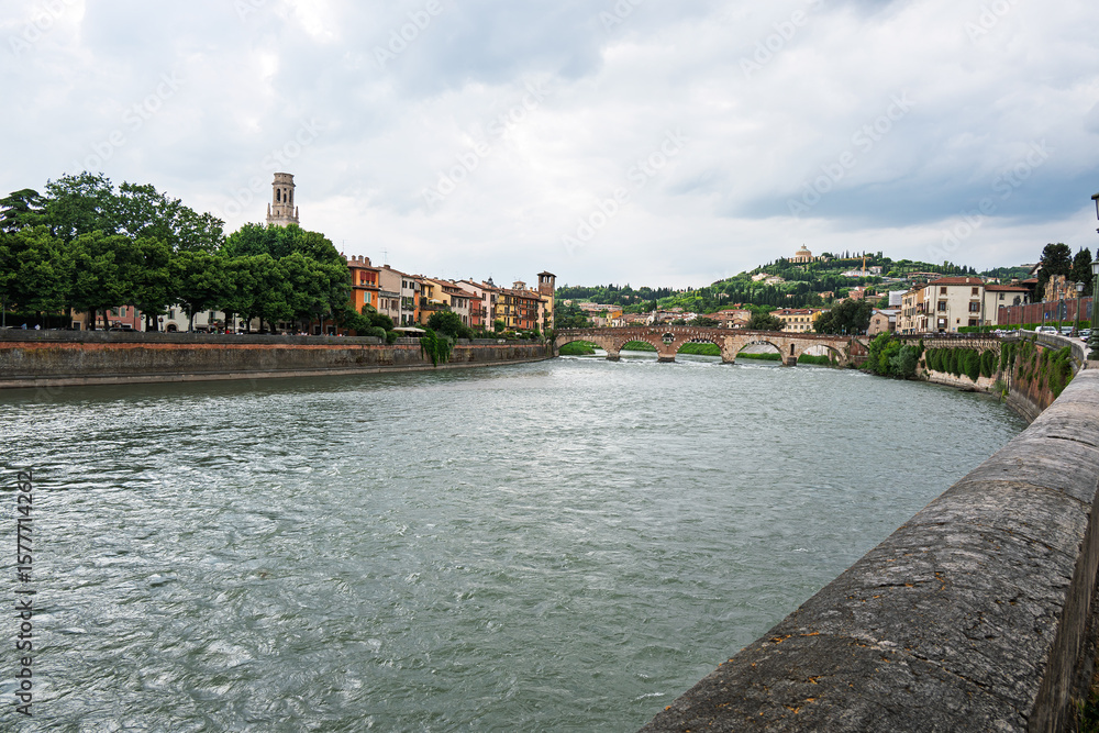 Obraz premium Adige river and Ponte di Castelvecchio in Verona, Italy.