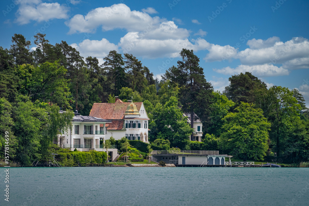 Naklejka premium A view of the shoreline landscape of Maria Wörth on Lake Wöhrtersee