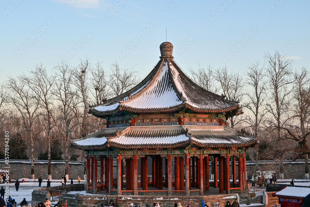 Fototapeta premium Summer Palace after snow