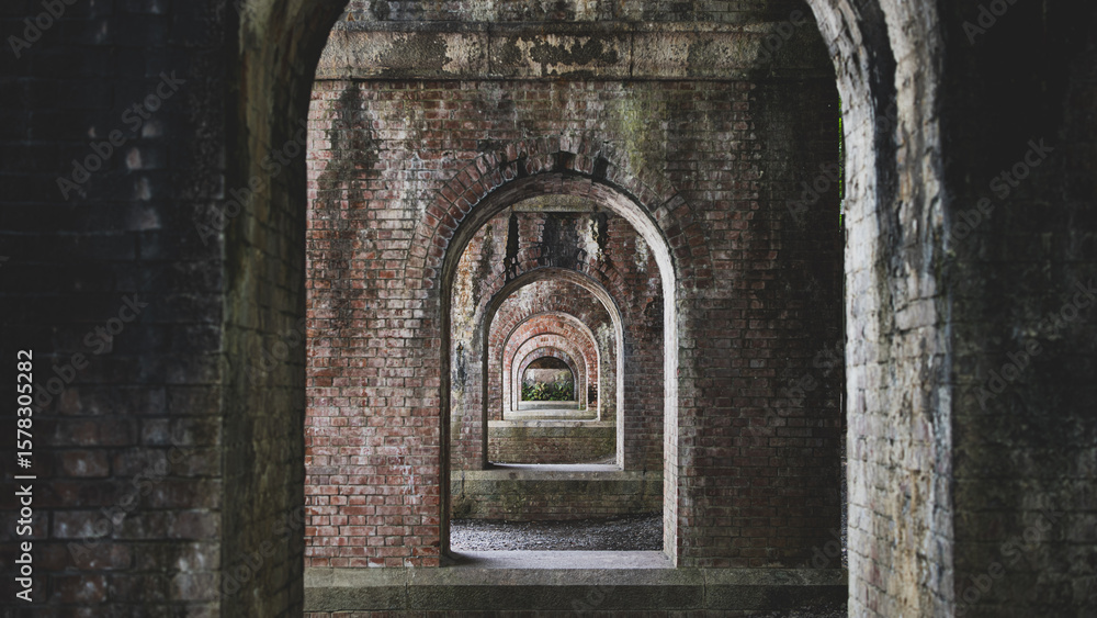 Fototapeta premium アーチ型の橋脚