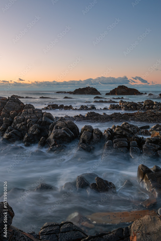 Obraz premium Layer of rocky coastline in the morning.