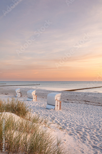 Sonnenuntergang am Strand - Hochformat